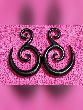 Black Swirl Gauge Earrings - Bold Curled Design